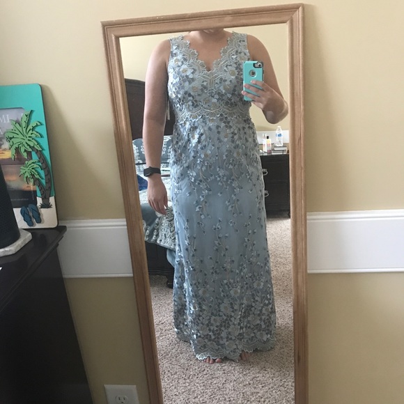 Tahari Arthur S. Levine Dress - Picture 7 of 8